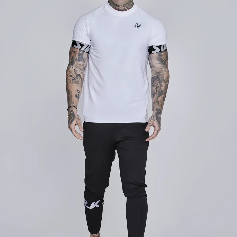 SIKSILK MUSCLE FIT JOGGERS - Tracksuit bottoms - black