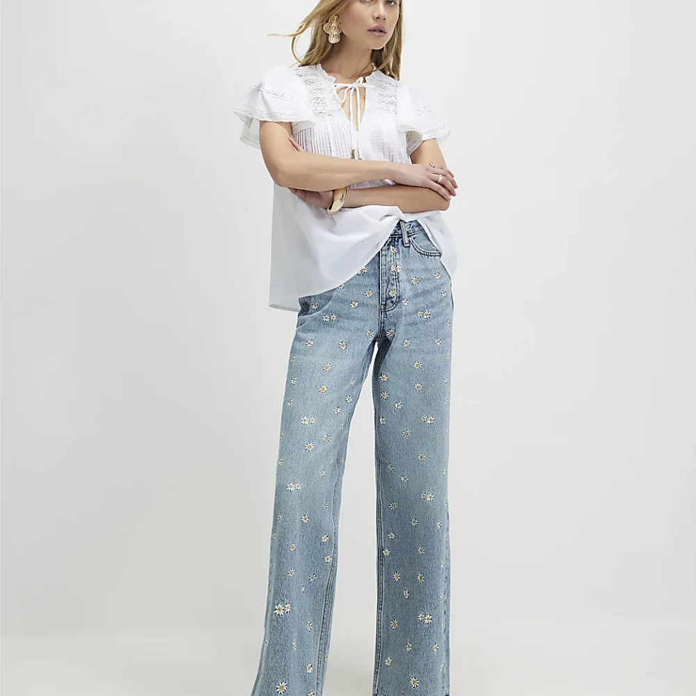 River Island - Blue Relaxed Straight Daisy Floral Jeans