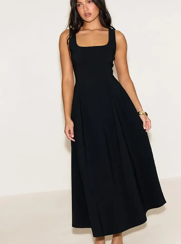 Black Scoop Neck Sleeveless Maxi Dress